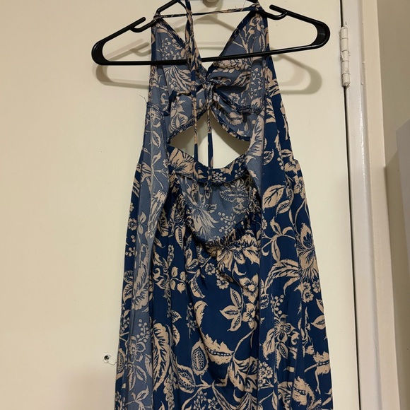 Tie back Halter Dress - Picture 4 of 4